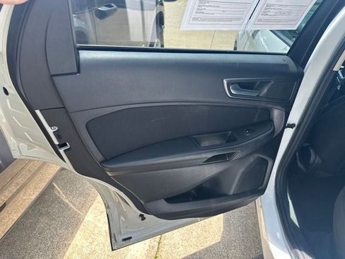 Used 2017 Ford Edge SE AWD/4WD image 14