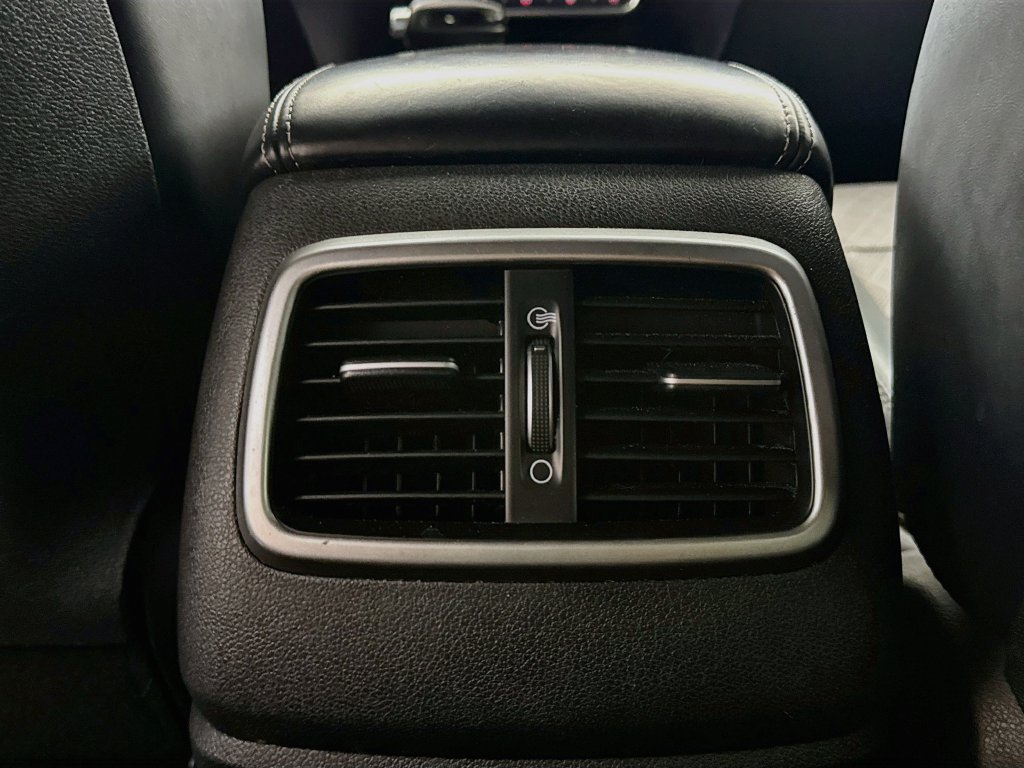 Used 2019 Kia Sorento SX FWD image 31