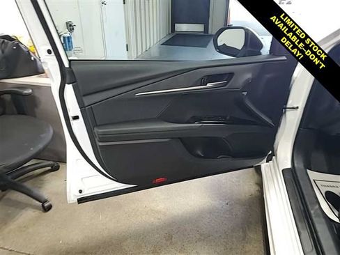 Used 2025 Toyota Camry SE FWD image 5