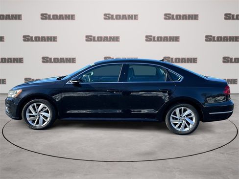 Used 2018 Volkswagen Passat 2.0T SE image 2