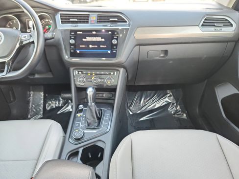 Used 2018 Volkswagen Tiguan SE w/ Panoramic Sunroof Package image 21