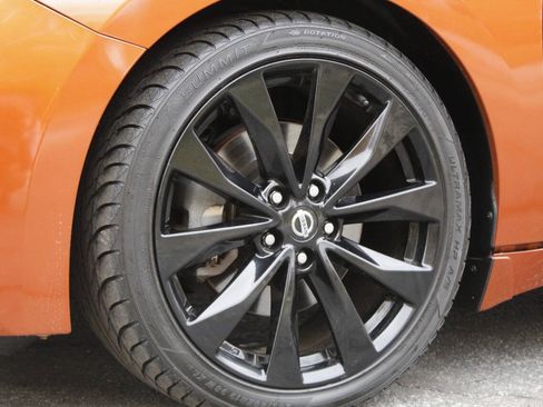 Used 2019 Nissan Maxima SR w/ Premium Package FWD image 17