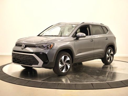 New 2026 Volkswagen Taos SE image 7