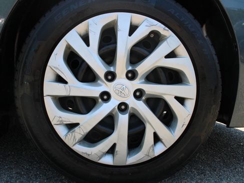 Used 2017 Toyota Corolla LE w/ Carpet Mat Package (TMS) FWD image 21