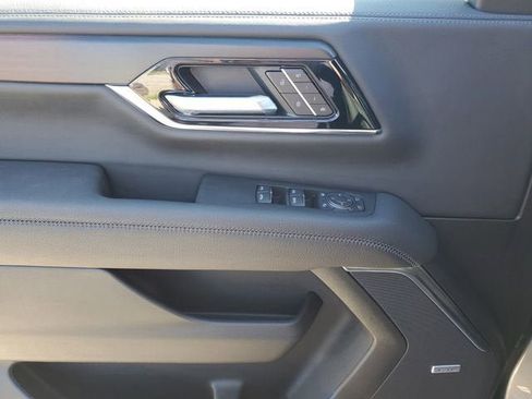 New 2026 GMC Yukon Denali w/ Denali Reserve Package AWD/4WD image 17