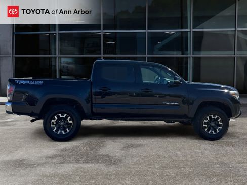 Used 2022 Toyota Tacoma TRD Off-Road AWD/4WD image 10