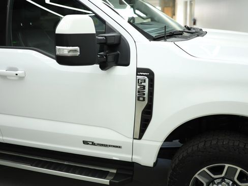 Used 2023 Ford F350 Lariat image 17