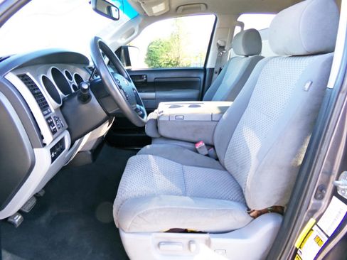 Used 2012 Toyota Tundra 4x4 CrewMax w/ Tow Pkg image 11