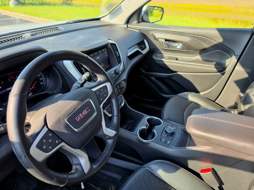 Used 2023 GMC Terrain SLT w/ LPO, Floor Liner Package AWD/4WD image 18