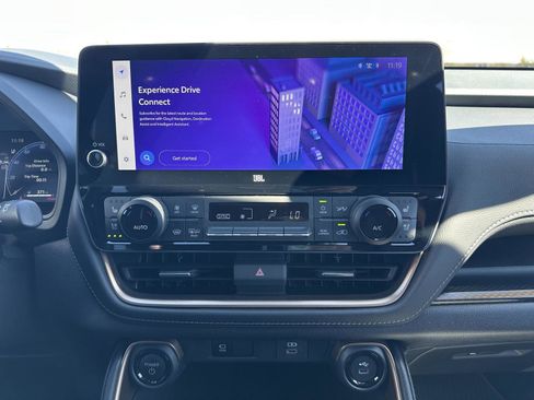 Used 2025 Toyota Grand Highlander AWD Hybrid image 25