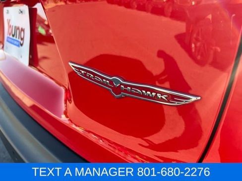 Used 2019 Jeep Cherokee Trailhawk AWD/4WD image 6