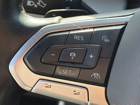 Certified 2024 Volkswagen Atlas Cross Sport SEL R-Line AWD/4WD image 27