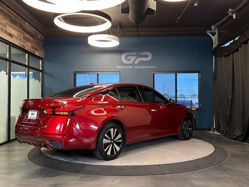Used 2019 Nissan Altima 2.5 SV FWD image 3