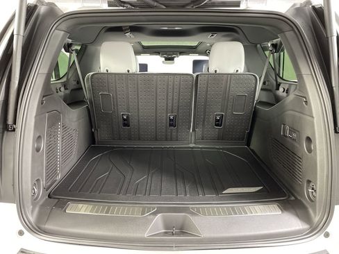 New 2025 Chevrolet Suburban Premier image 86