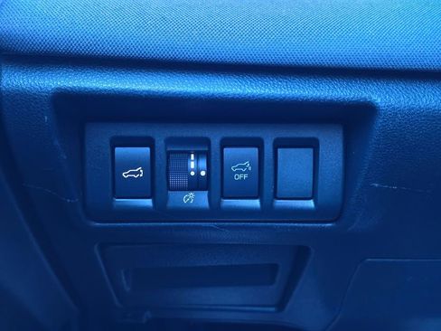 Used 2020 Subaru Outback Premium image 34