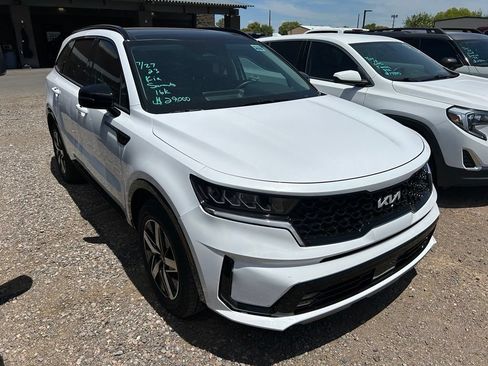 Used 2023 Kia Sorento EX w/ Panoramic Sunroof Package FWD image 3