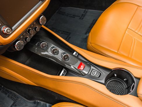Used 2015 Ferrari California T image 29