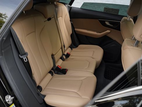 Used 2023 Audi Q8 Premium w/ Convenience Package image 25