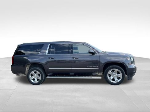 Used 2017 Chevrolet Suburban LT w/ LT Signature Package AWD/4WD image 4