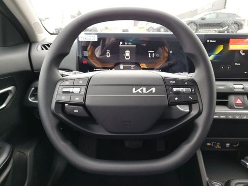New 2025 Kia K4 LXS image 11