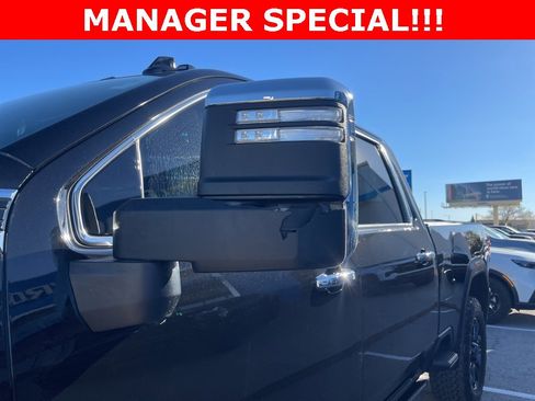 Certified 2022 GMC Sierra 2500 Denali w/ Denali Black Diamond Edition image 10