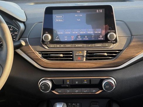 Used 2024 Nissan Altima 2.5 SV image 12