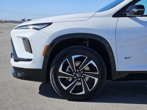 Used 2025 Buick Enclave Sport Touring image 10