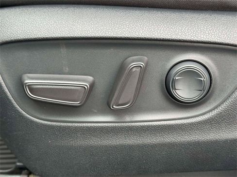 Used 2021 Toyota RAV4 XLE image 17