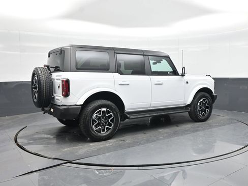 New 2025 Ford Bronco Outer Banks image 9