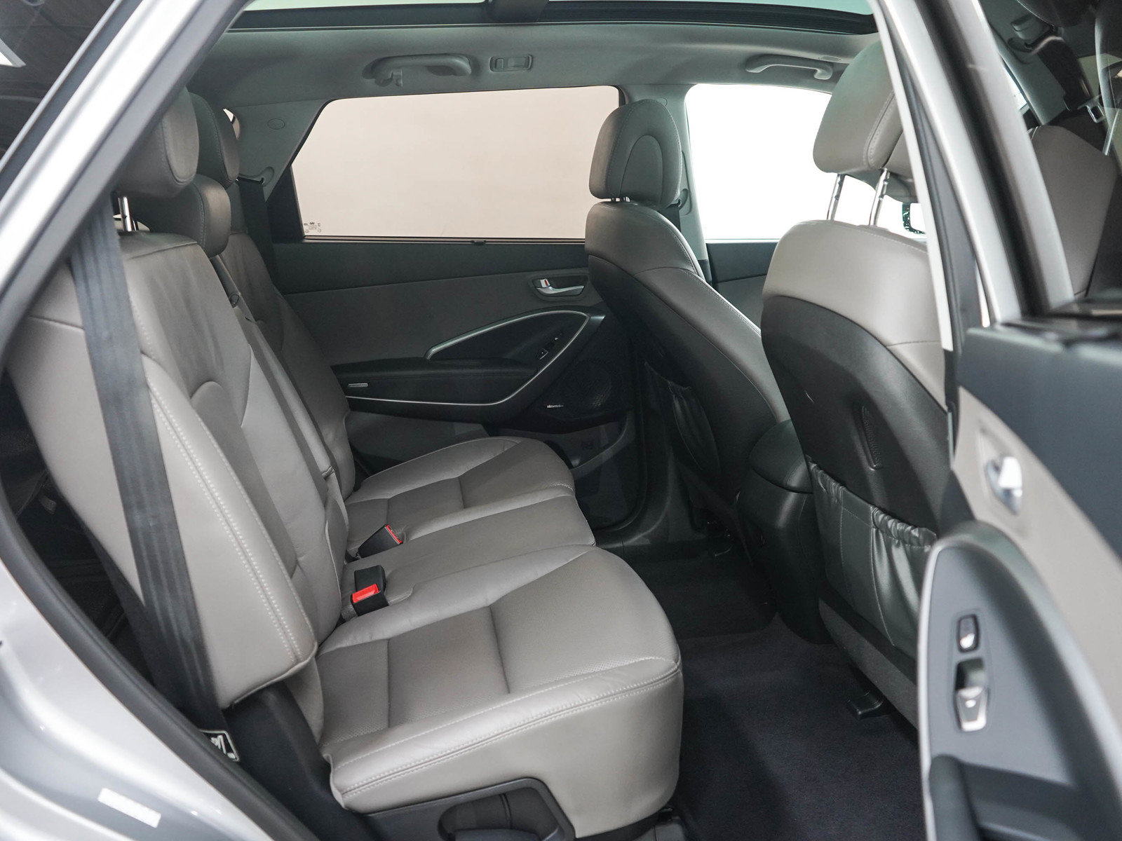 Used 2016 Hyundai Santa Fe SE w/ Option Group 03 AWD/4WD image 12