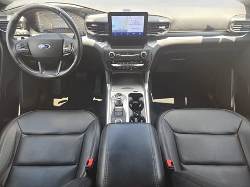 Used 2020 Ford Explorer XLT w/ Equipment Group 202A AWD/4WD image 28