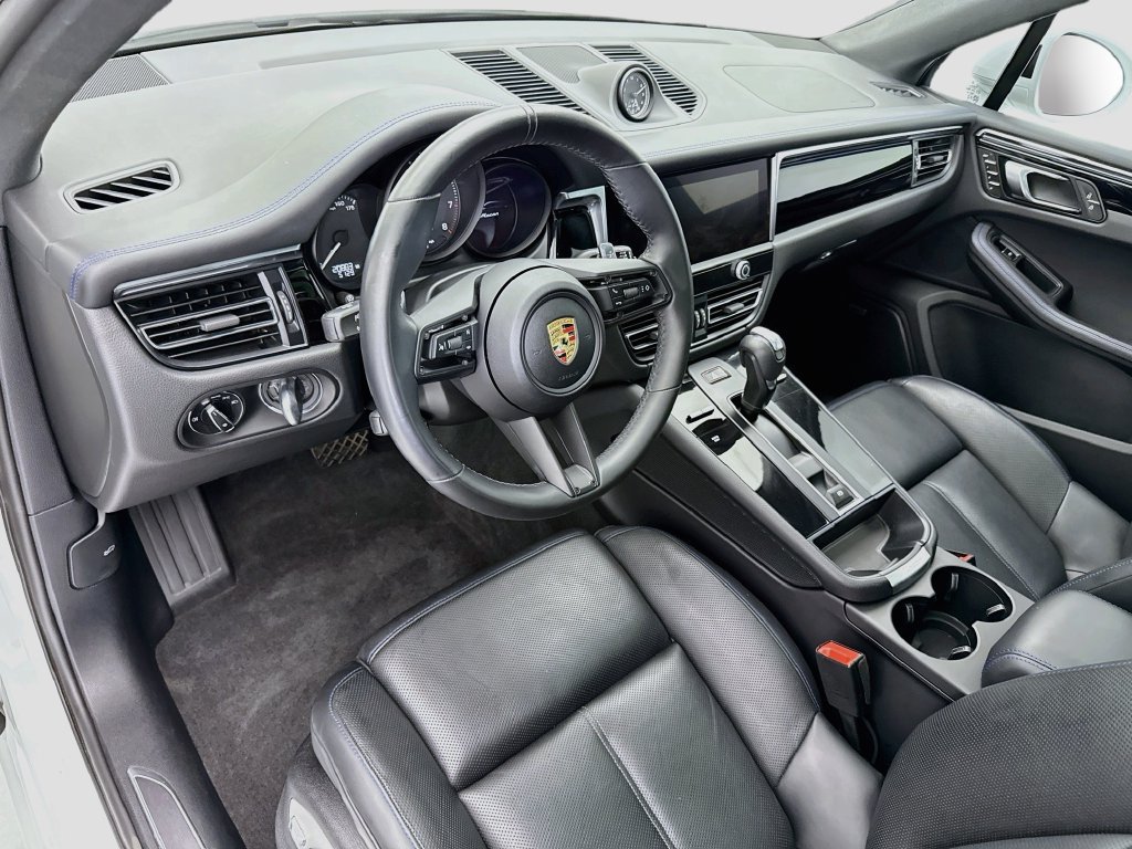 Used 2023 Porsche Macan AWD/4WD image 9