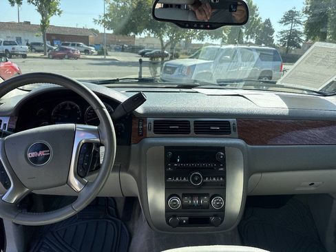 Used 2007 GMC Yukon SLE image 6