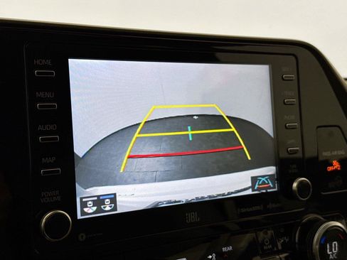 Used 2021 Toyota Highlander Limited FWD image 25