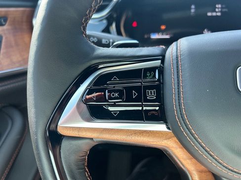 New 2025 Jeep Grand Cherokee Summit image 15