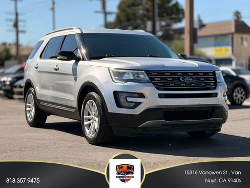Used 2017 Ford Explorer XLT FWD image 1
