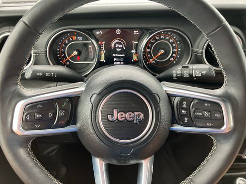 Used 2021 Jeep Wrangler Unlimited Sahara AWD/4WD image 15