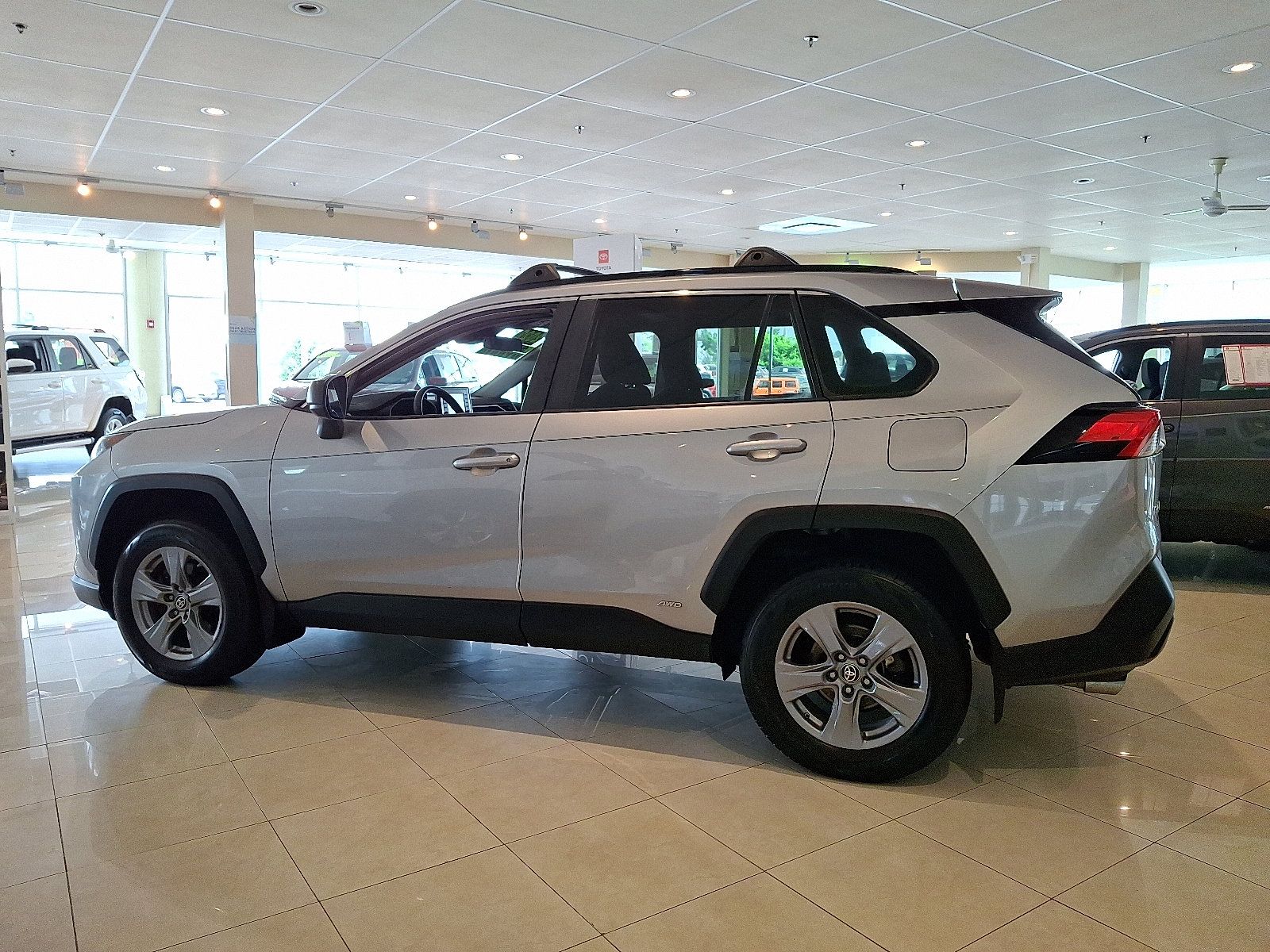Certified 2022 Toyota RAV4 LE w/ Carpet Mat Package (TMS) AWD/4WD image 4