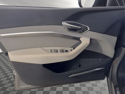 Used 2023 Audi e-tron Chronos w/ Chronos Package image 14