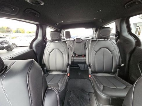 New 2026 Chrysler Pacifica Select FWD image 39