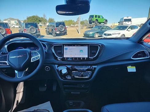 New 2026 Chrysler Pacifica Select FWD image 3