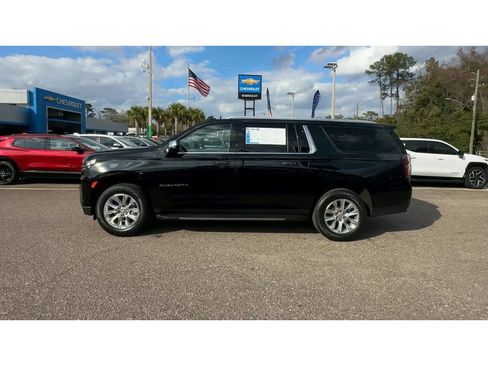 Used 2024 Chevrolet Suburban Premier RWD image 5