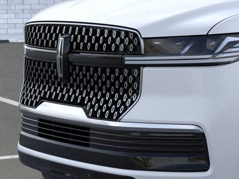 Used 2026 Lincoln Navigator Reserve AWD/4WD image 17