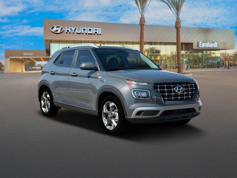 Used 2025 Hyundai Venue SEL image 11