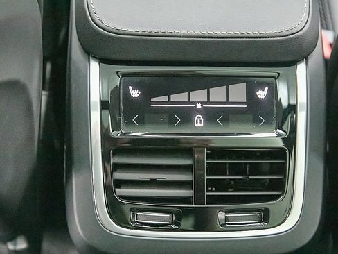 Used 2024 Volvo XC90 B6 Ultimate w/ Protection Package Premier image 25