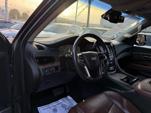 Used 2015 Cadillac Escalade Premium image 21