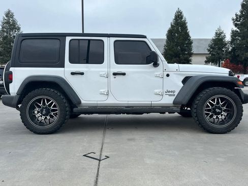 Used 2018 Jeep Wrangler Unlimited Sport image 9
