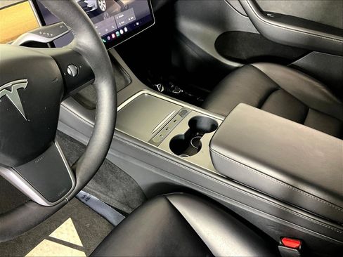 Used 2023 Tesla Model Y Long Range AWD/4WD image 18