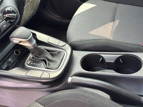 Used 2023 Kia Soul LX w/ LX Technology Package image 24