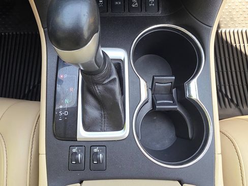 Used 2019 Toyota Highlander XLE AWD/4WD image 27